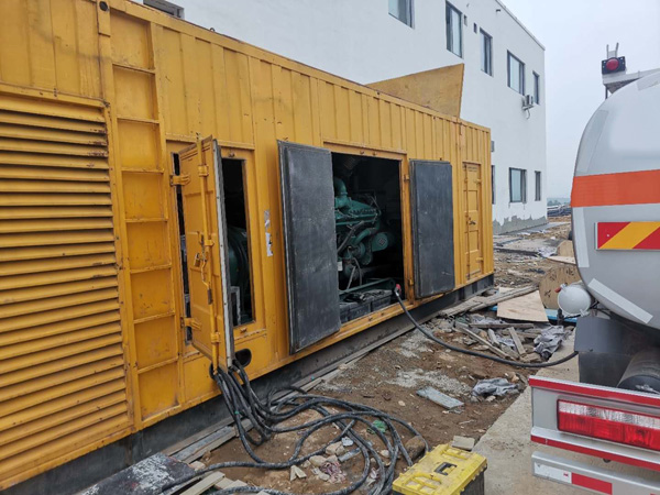 满洲里如何在发电机出租合同中约定设备的维修和保养责任？