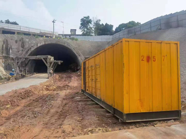 满洲里发电机出租自启装置的工作原理是什么？