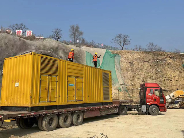 满洲里发电机租赁如何根据测试结果判断机油泵的工作状态是否正常？