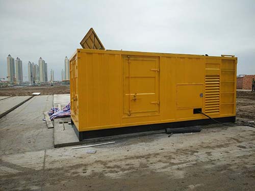 满洲里合同中关于乙方责任导致工期延误的赔偿标准应该如何制定？